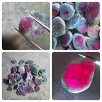 Lot van 75 schijven van natuurlijke robijn-zoïsite. Geen