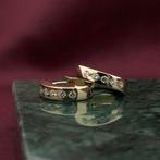 Gouden oorringen | Ø 14,3 mm (oorbellen, kliksluiting), Gebruikt, Overige kleuren, Ophalen of Verzenden, Met edelsteen