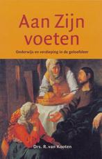 Aan Zijn voeten - R. van Kooten - 9789058294241 - Hardcover, Nieuw, Verzenden