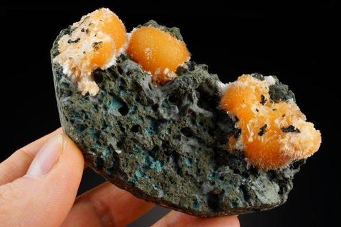 TOP MESOLIET met THOMSONIET - groot exemplaar van grote, Verzamelen, Mineralen en Fossielen