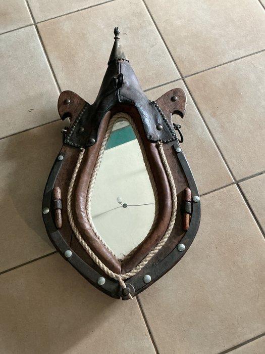 Spiegel - leer, Hout, Metaal - Spiegel van het juk, Antiek en Kunst, Curiosa en Brocante