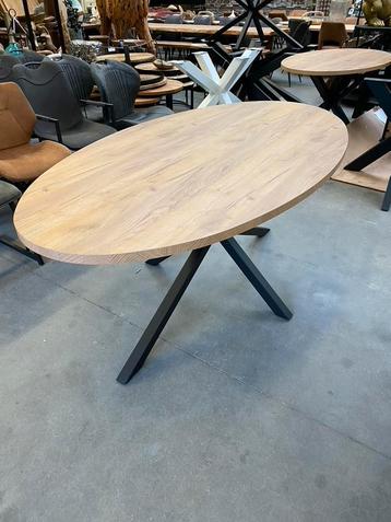 Ronda eettafel, smoked oak, lamulux beschikbaar voor biedingen