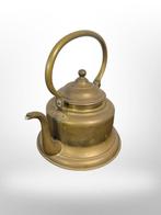 Theepot - Antieke Grote Messing Theepot: Elegantie en