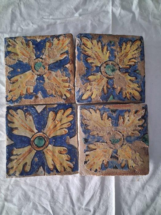 Vloertegel (4) - 1550-1600 - Antieke majolica, Antiek en Kunst, Antiek | Glas en Kristal