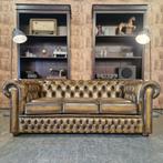 Chesterfield Chesham Bank 3 Zitter antiek goud, Huis en Inrichting, Banken | Bankstellen, 150 tot 200 cm, Chesterfield, Rechte bank