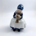 Royal Copenhagen - Beeldje - Amager girl - 1314 -, Antiek en Kunst