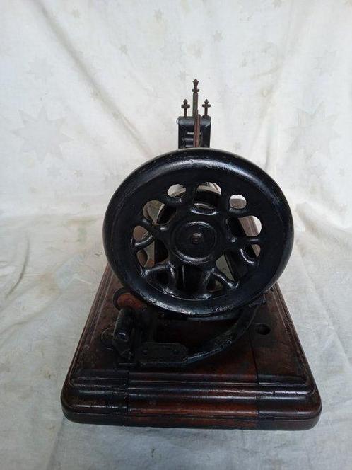 Singer Fiddlebase - Naaimachine - IJzer, Antiek en Kunst, Kunst | Designobjecten