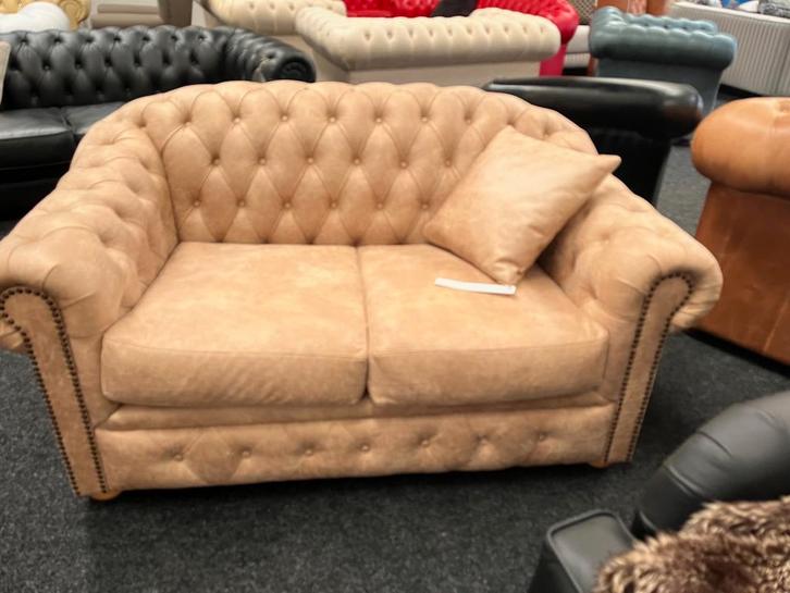 Chesterfield 2-zits Bankje – Bijna Nieuw! Beige Softleer !, Huis en Inrichting, Banken | Bankstellen, Rechte bank, Zo goed als nieuw