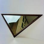 Spiegel- Driehoekige Art Deco wandspiegel in houten lijst –
