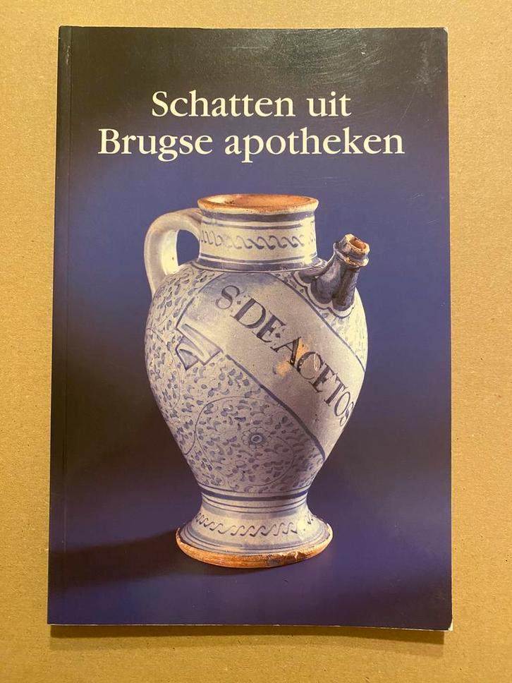 Catalogus Antiek Brugse Apotheken - o.a. Apothekerspotten, Antiek en Kunst, Antiek | Keramiek en Aardewerk, Verzenden