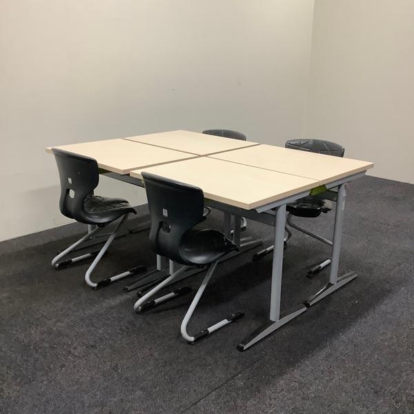 complete schoolset 4 stuks tafels + 4 stuks stoelen, merk, Huis en Inrichting, Stoelen, Eén, Grijs, Gebruikt, Stof, Ophalen of Verzenden