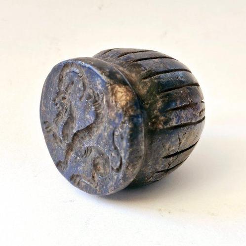 Klein Aziatisch Lapis Lazuli Belangrijke kraalzegel met, Antiek en Kunst, Antiek | Overige Antiek