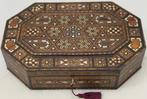Damascus Ware Inlaid - Doos - Diverse houtsoorten,