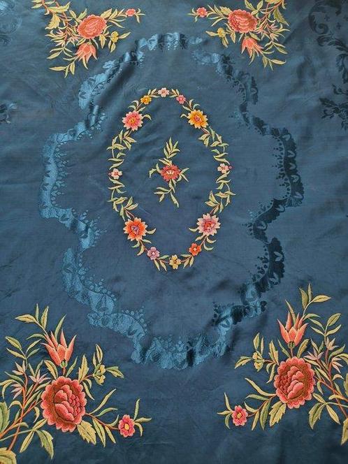 Een kunstwerk - Tafelkleed - 210 cm - 150 cm - Prachtige, Antiek en Kunst, Antiek | Kleden en Textiel