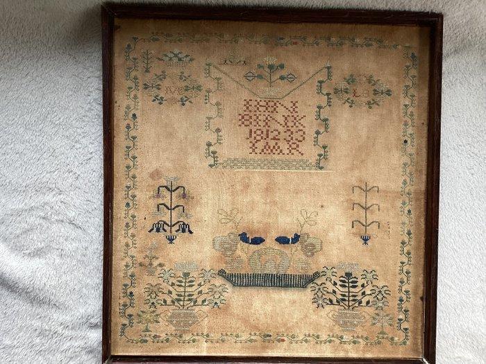 Borduurwerk (2) - 43 cm - 45 cm - Merklap en letterdoek, Antiek en Kunst, Antiek | Overige Antiek
