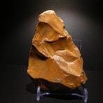 Neolithisch Vuursteen. 9 cm L. Mes - 5000 v.Chr. Bijl