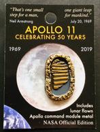 Apollo 11 - Official First Footprints NASA Lapel Pin - With, Verzamelen, Nieuw