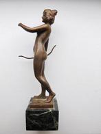 Beeldje - Bronzen Diana op marmeren sokkel, gesigneerd - 1,2, Antiek en Kunst
