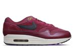 Nike Air Max 1 Bordeaux Desert Moss • 42.5, Ophalen of Verzenden, Nieuw, Nike, Sneakers of Gympen