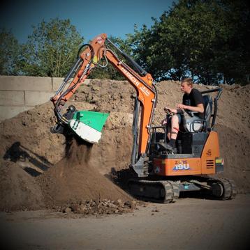 Diverse zeefbakken voor 1,5-6 tons graafmachine beschikbaar voor biedingen