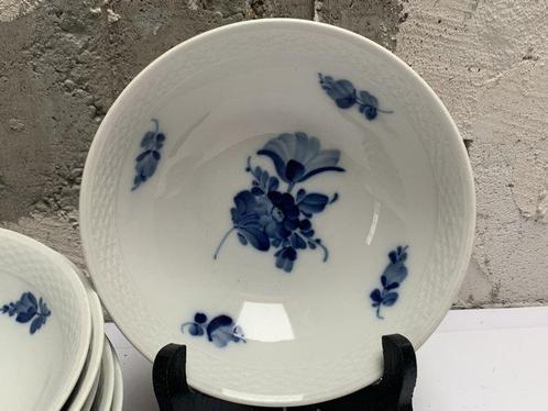 Royal Copenhagen - Royal Copenhagen Blue Flower bowl no., Antiek en Kunst, Antiek | Meubels | Tafels