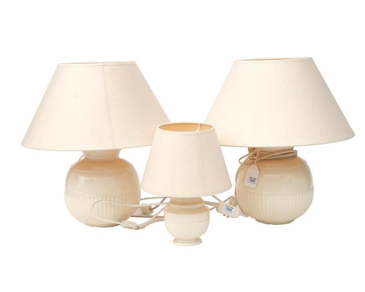 2 aardewerk schemerlampvoeten en een kleiner model. Wedgwood, Antiek en Kunst, Antiek | Keramiek en Aardewerk