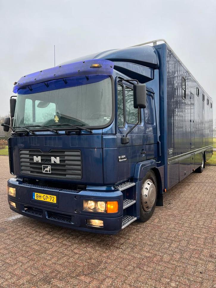 Prachtige en oerdegelijke MAN Paardenvrachtwagen! 8-paards!, Dieren en Toebehoren, Paarden en Pony's | Trailers en Aanhangwagens