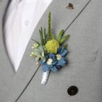 Luxe corsage, corsage craspedia bolletje groen met blauwe, Ophalen of Verzenden, Nieuw