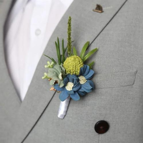 Luxe corsage, corsage craspedia bolletje groen met blauwe, Huis en Inrichting, Woonaccessoires | Kunstplanten en Kunstbloemen