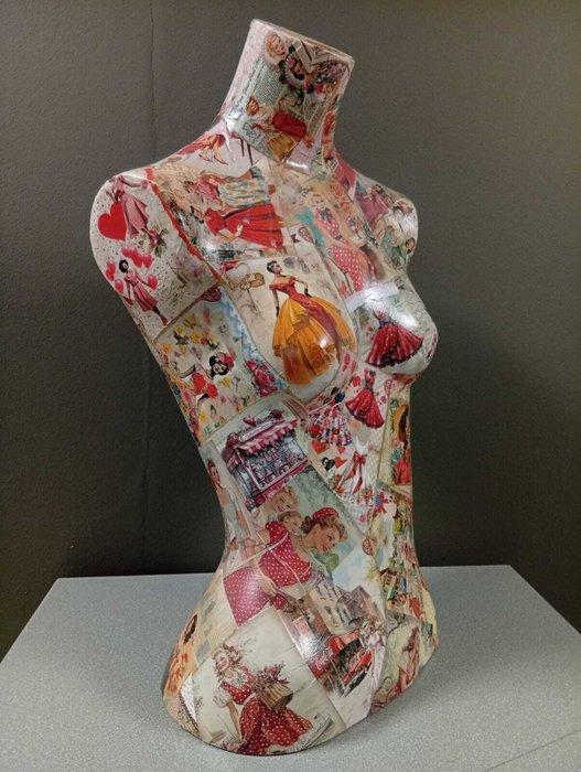 ESQ - Mannequin - Mannequin retro fashion red - Hars, Antiek en Kunst, Kunst | Designobjecten