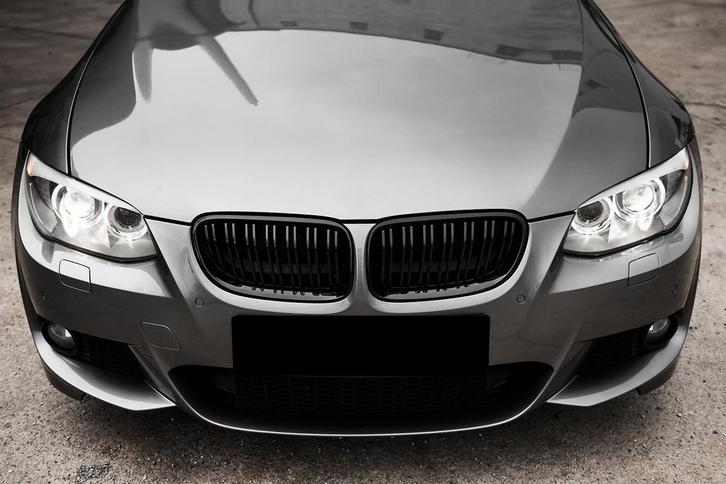 Grill voor BMW 3 Serie E92/E93 LCI glans zwart dubbelspijls, Auto diversen, Tuning en Styling