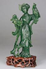 Kwanyin Sculpte - voetstuk en rozenhout - doos - Jade