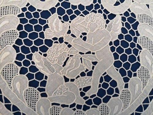 Museale Tovaglia puro lino con ricamo intaglio a mano 18, Antiek en Kunst, Antiek | Kleden en Textiel