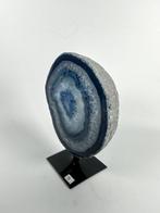 Agate with rock crystal geode on stand Geode - Hoogte: 110, Verzamelen, Mineralen en Fossielen