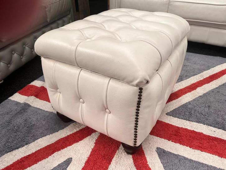 Chesterfield Maarssen Wit Leren Chesterfield Boxstool Hocker, Huis en Inrichting, Banken | Voetenbanken en Poefen, Zo goed als nieuw