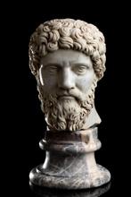 sculptuur, scultura ritratto in marmo imperatore Adriano -