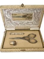 Naaiset (3) - Zilveren naaikit