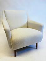 Club fauteuil in bouclé, Hout, Minder dan 75 cm, Ophalen of Verzenden, Zo goed als nieuw