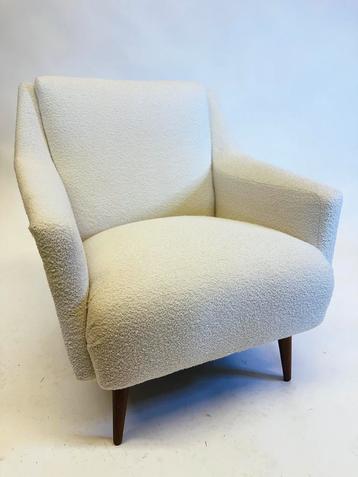 Club fauteuil in bouclé beschikbaar voor biedingen