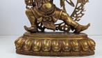 Groot beeld Vajrapi (Sanskriet; Pali:Vajirapi ) -