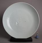 Late Ming - Kom - Anhua Incised Peonies and Many Florals -, Antiek en Kunst