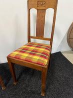Stoel (3) - Hout - 2 stoelen en kruk