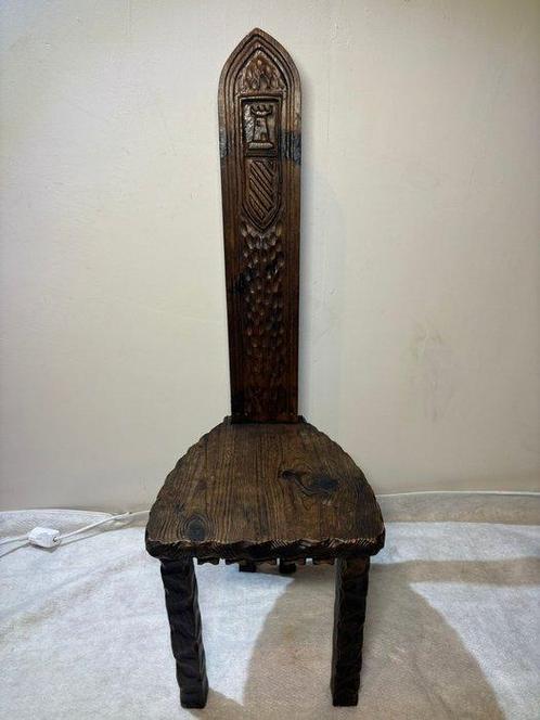 Stoel - Antieke Neogotische met Gedetailleerd Houtsnijwerk,, Antiek en Kunst, Curiosa en Brocante