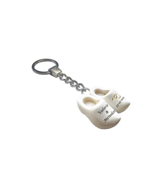 Sleutelhanger met 2 trouwklompjes van 4 cm + tekst, Kleding | Heren, Schoenen, Nieuw, Ophalen of Verzenden