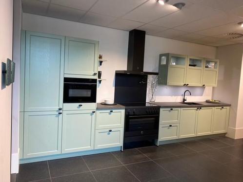 Prachtige landelijke keuken!, Huis en Inrichting, Keuken | Complete keukens, Graniet of Steen, Groen, Nieuw, Enkelwandige keuken