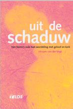 Uit de schaduw 9789058811714 M. van der Vegt, Boeken, Zwangerschap en Opvoeding, Verzenden, Gelezen, M. van der Vegt