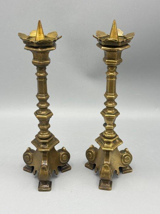 Set van twee messing kandelaars – elegant klassiek design –, Antiek en Kunst, Antiek | Boeken en Bijbels