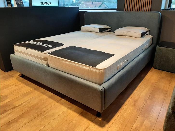 Gestoffeerd ledikant - 180x210 **SHOWROOMMODEL**, Kinderen en Baby's, Babywiegjes en Ledikanten, Nieuw