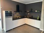 Moderne greeploze keuken inclusief apparatuur, Huis en Inrichting, Keuken | Complete keukens, Ophalen, Wit, Hoekkeuken, Graniet of Steen