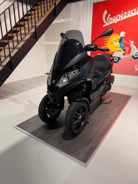 Piaggio MP3 300 HPE (bj 2024), Motoren, Motoren | Piaggio, Scooter, 1 cilinder, ABS, LED Verlichting, Ophalen of Verzenden
